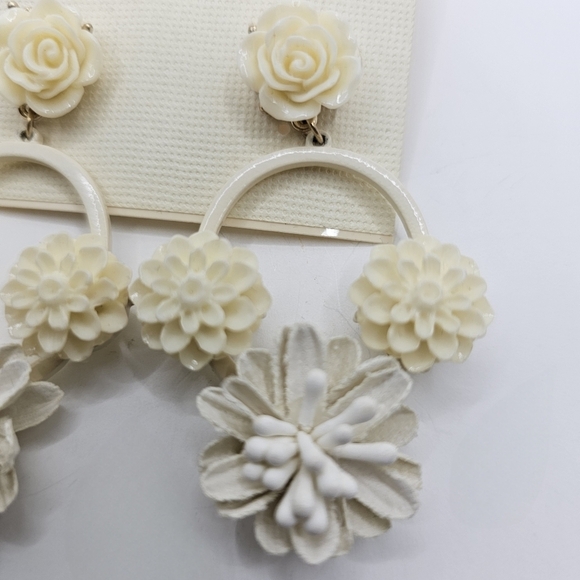 ⭐️40% Off⭐️ Sophia & Kate Earrings - Picture 2 of 3